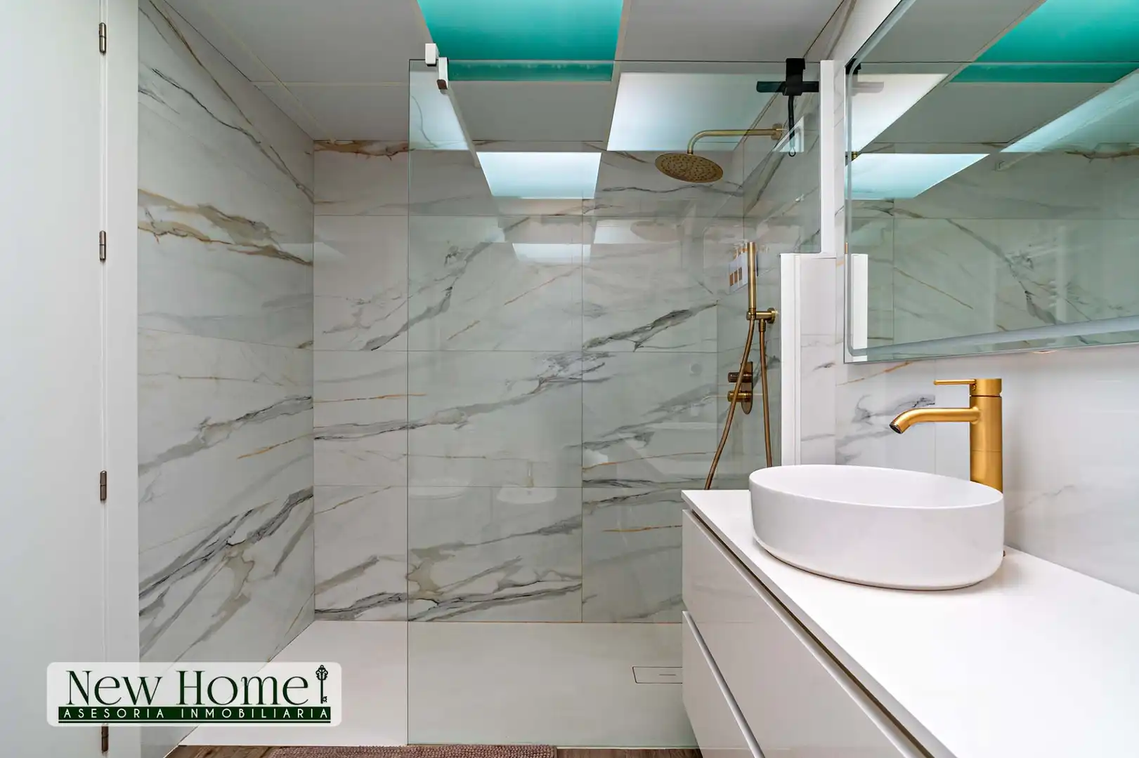 Bathroom of Houses for sale in Roquetas de Mar  with Air Conditioner, Terrace and Furnished