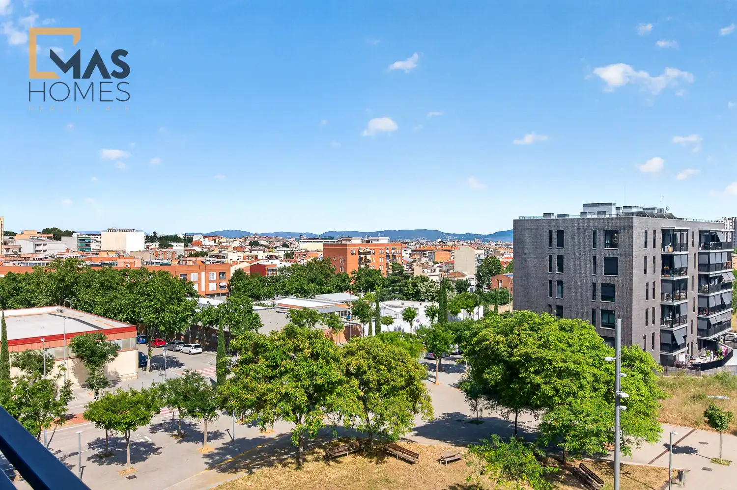 Außenansicht von Maisonette zum Verkauf in Sabadell mit Klimaanlage, Heizung und Parkett