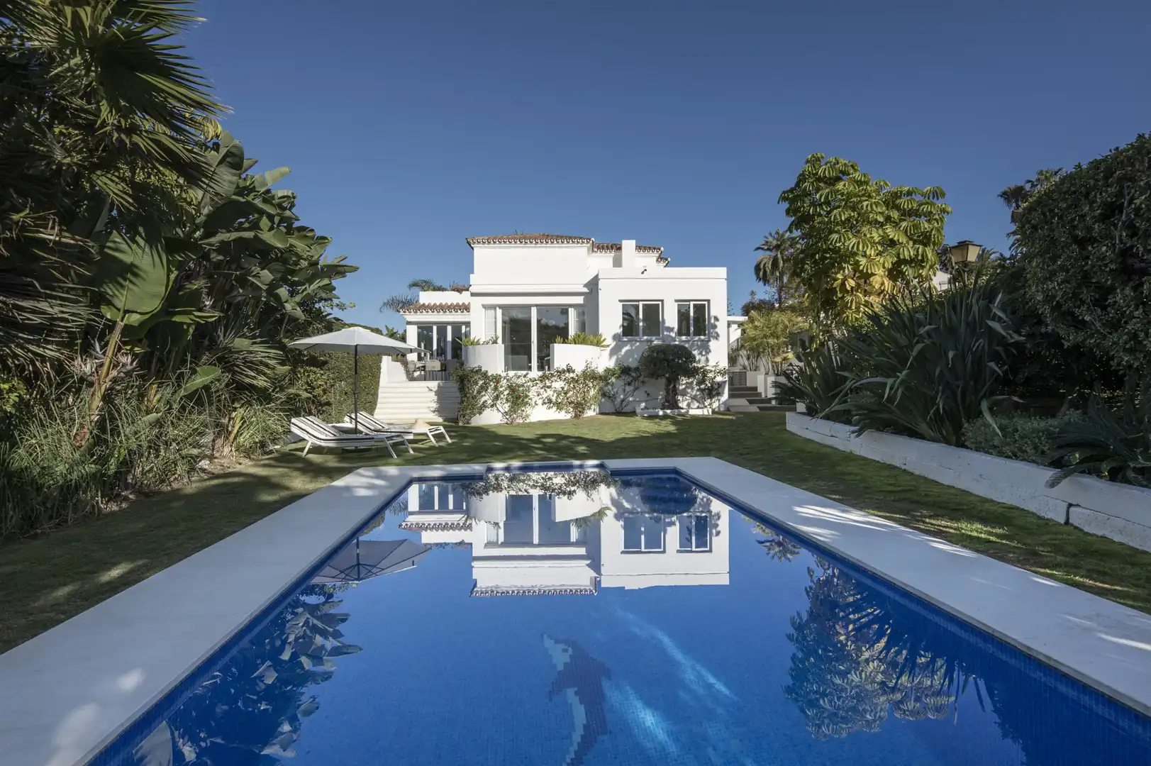 Casa con piscina in vendita a Nueva Andalucía