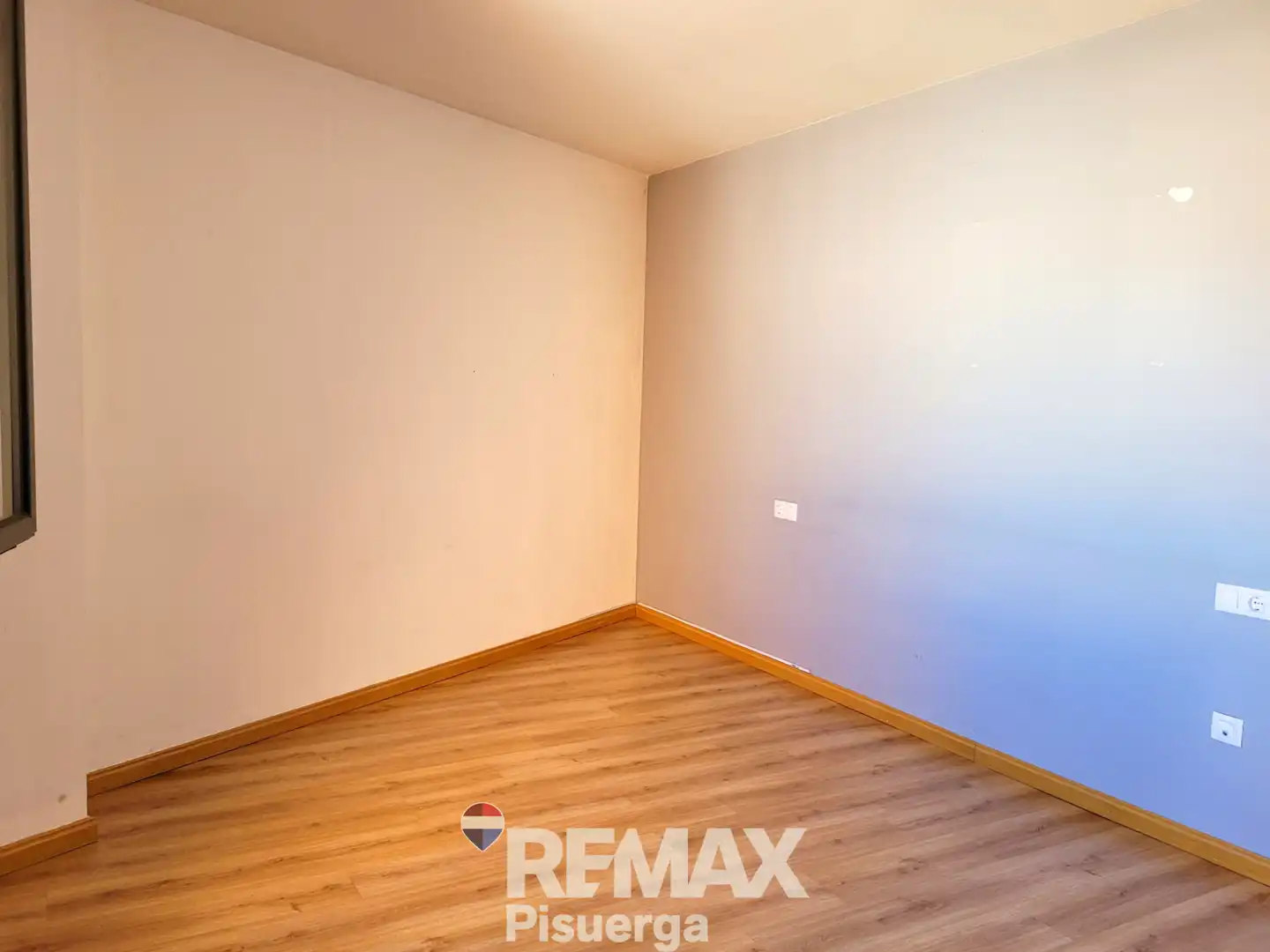 Wohnung zum Verkauf in Santovenia de Pisuerga mit Heizung, Abstellraum und Balkon