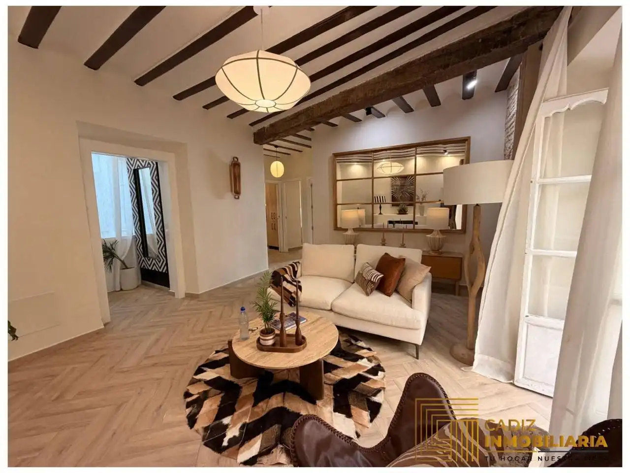 Sala d'estar de Pis en venda en Cádiz amb Moblat i Balcó
