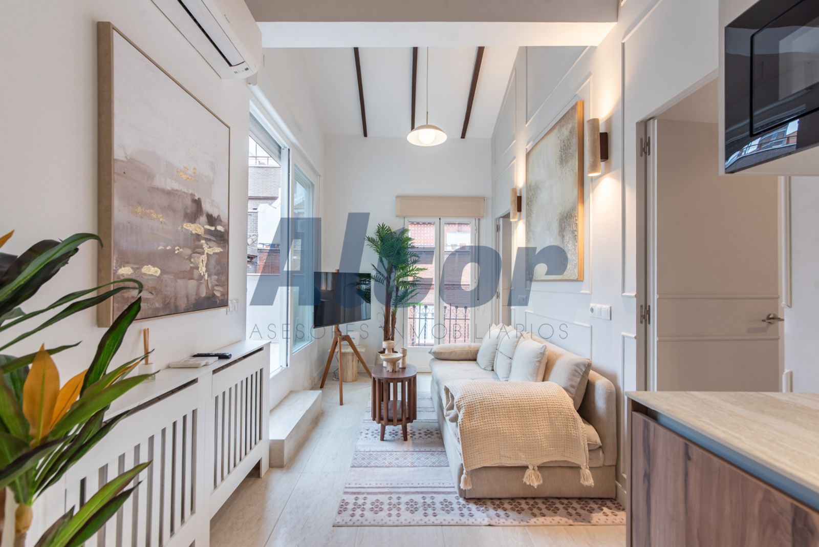 Living room of Attic for sale in  Madrid Capital  with Air Conditioner, Heating and Furnished