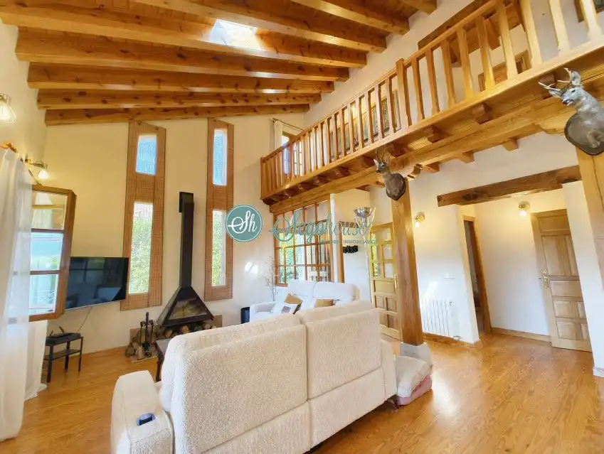 Sala de estar de Casa o chalet en venta en Palazuelos de Eresma con Calefacción, Terraza y Amueblado