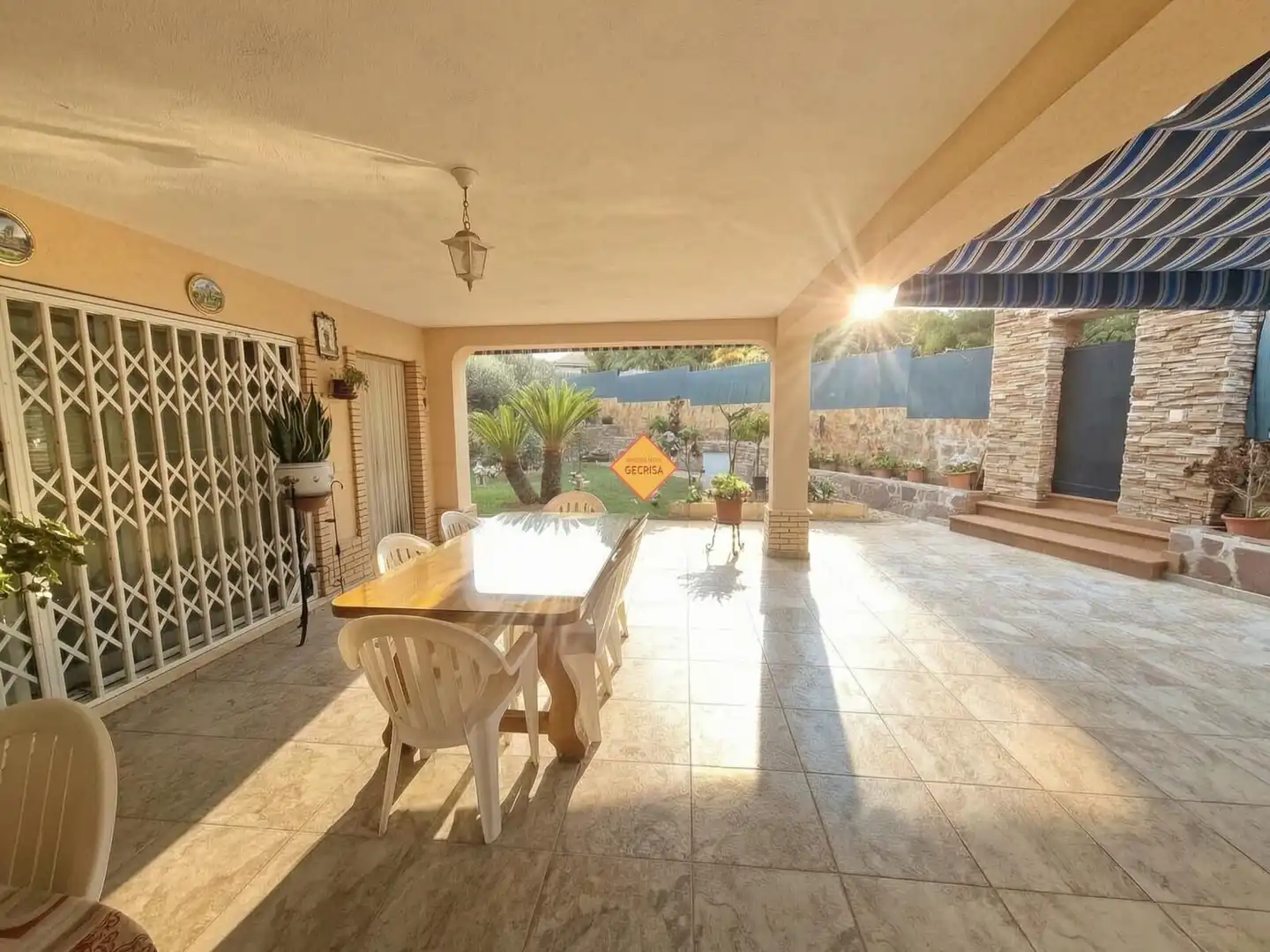 Terrassa de Casa o xalet en venda en Paterna amb Aire condicionat, Calefacció i Jardí privat
