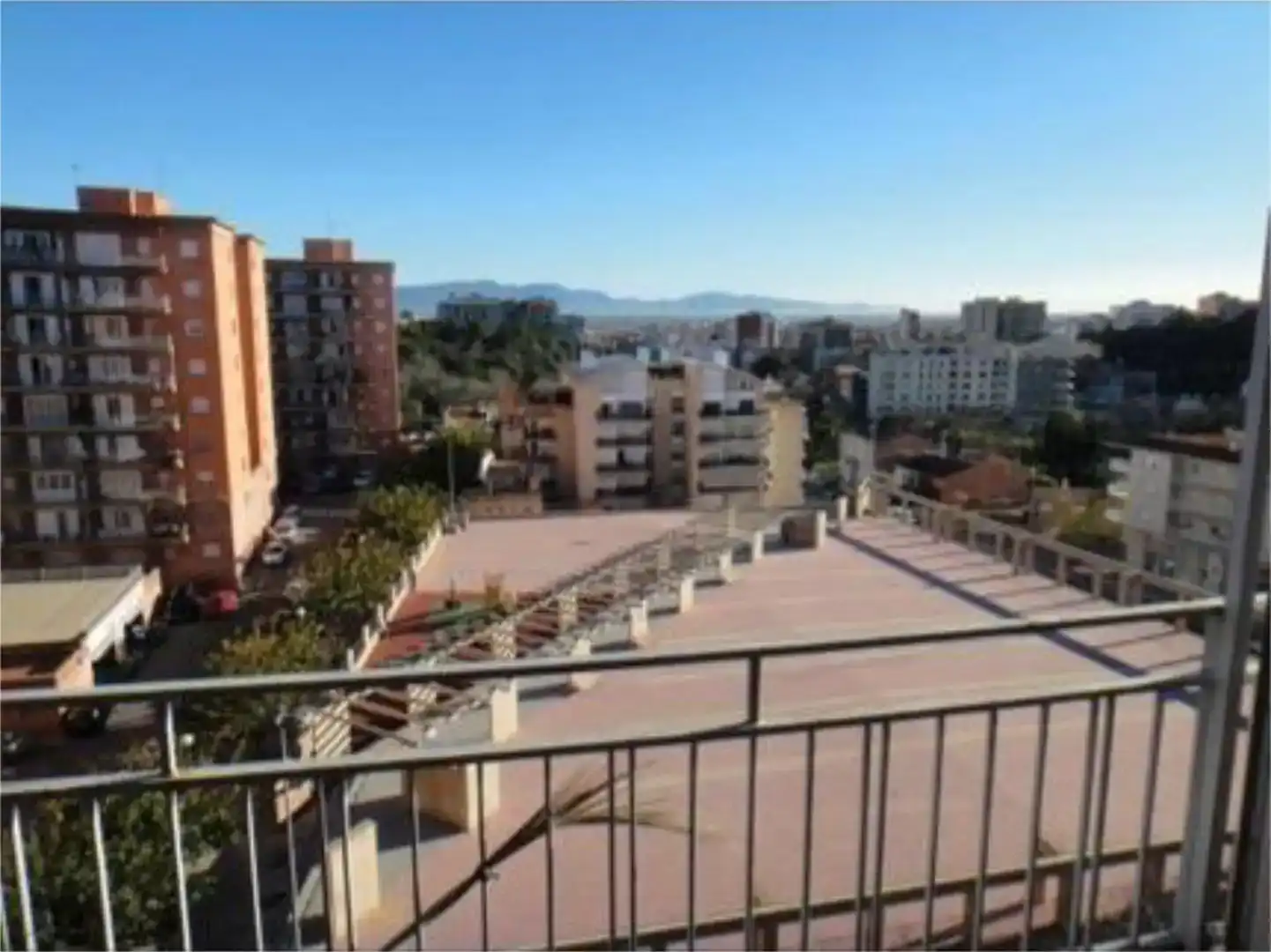 Vista exterior de Pis en venda en Figueres amb Balcó