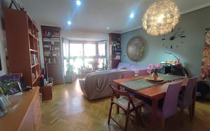 Living room of Flat for sale in  Madrid Capital  with Air Conditioner, Heating and Parquet flooring