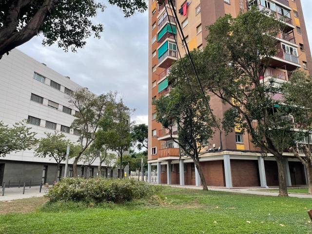 Local comercial en Venta en Carrer de Lima en El Bon Pastor