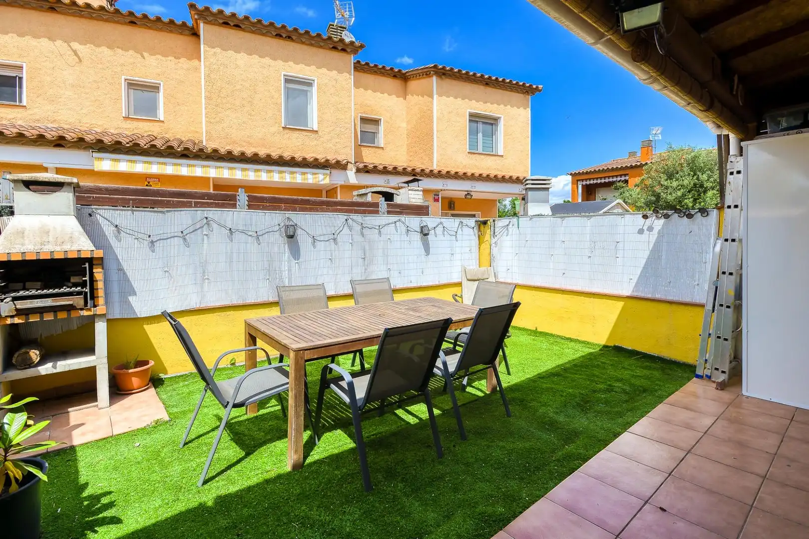 Terrassa de Casa adosada en venda en Torroella de Fluvià amb Aire condicionat, Calefacció i Jardí privat