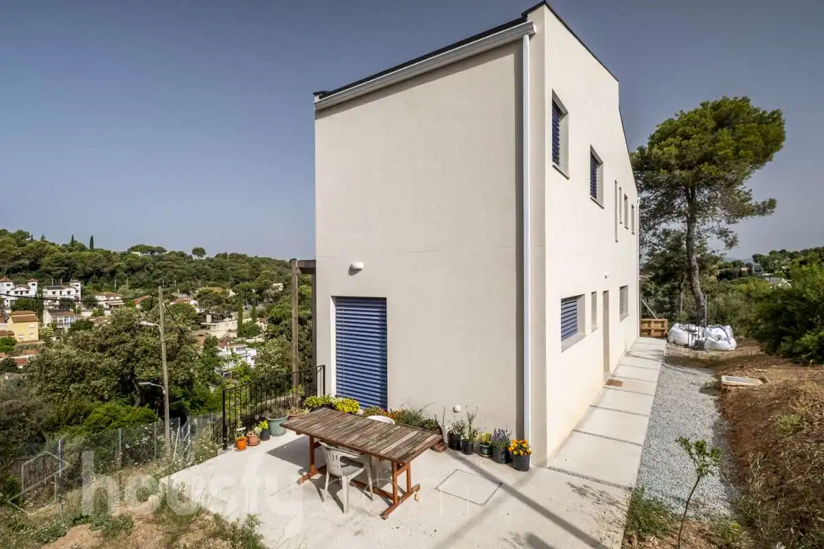 Vista exterior de Casa o chalet en venta en Sant Cugat del Vallès con Aire acondicionado, Jardín privado y Terraza