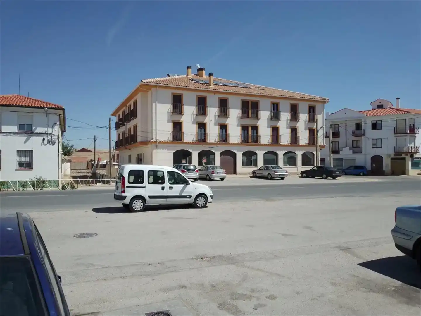 Außenansicht von Fabrikhallen zur Miete in Santa Cruz de la Zarza