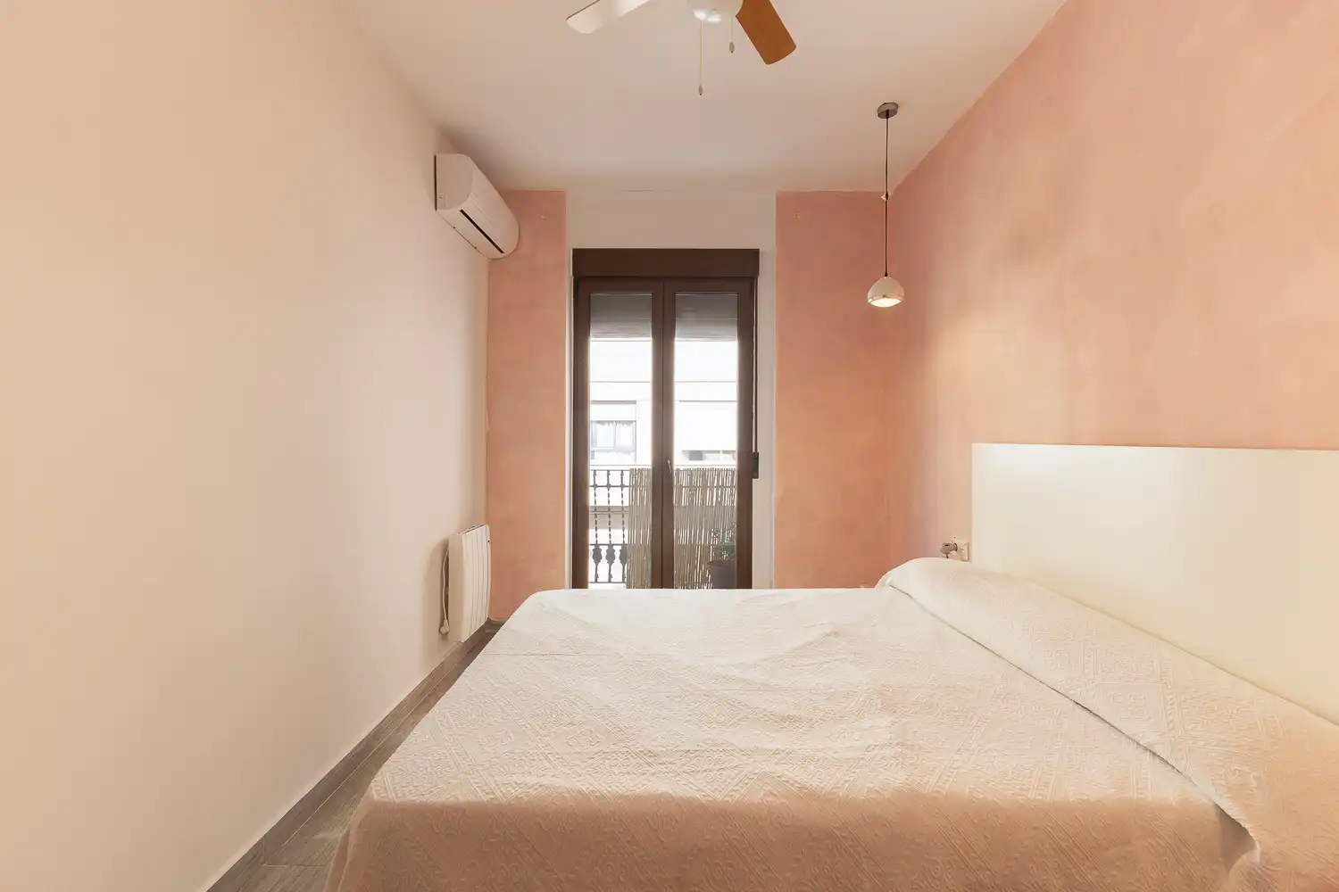 Schlafzimmer von Wohnung zur Miete in Valencia mit Klimaanlage, Heizung und Parkett