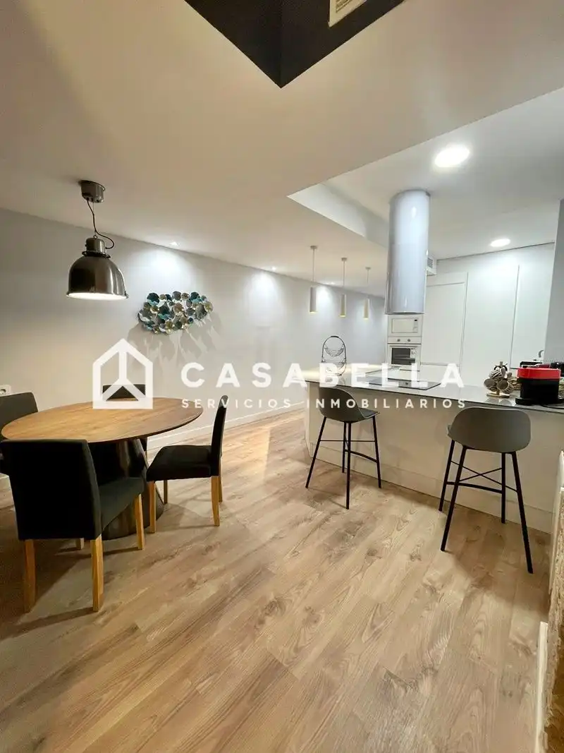 Exterior view of Flat for share in Valencia  with Air Conditioner, Heating and Furnished