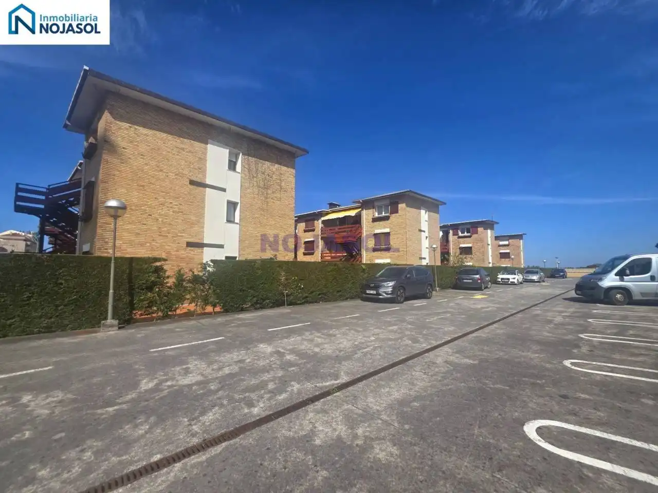 Parking de Apartamento en venta en Laredo con Calefacción, Parquet y Terraza