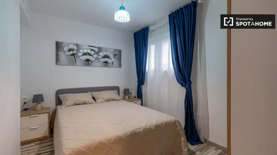 Bedroom of Flat for rent in Valencia  with Air Conditioner, Heating and Furnished