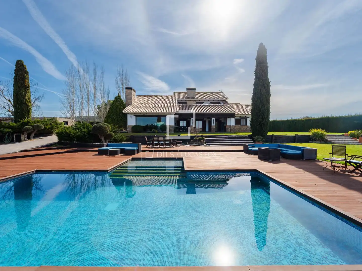 Swimming pool of Houses for sale in Requena  with Air Conditioner, Heating and Private garden