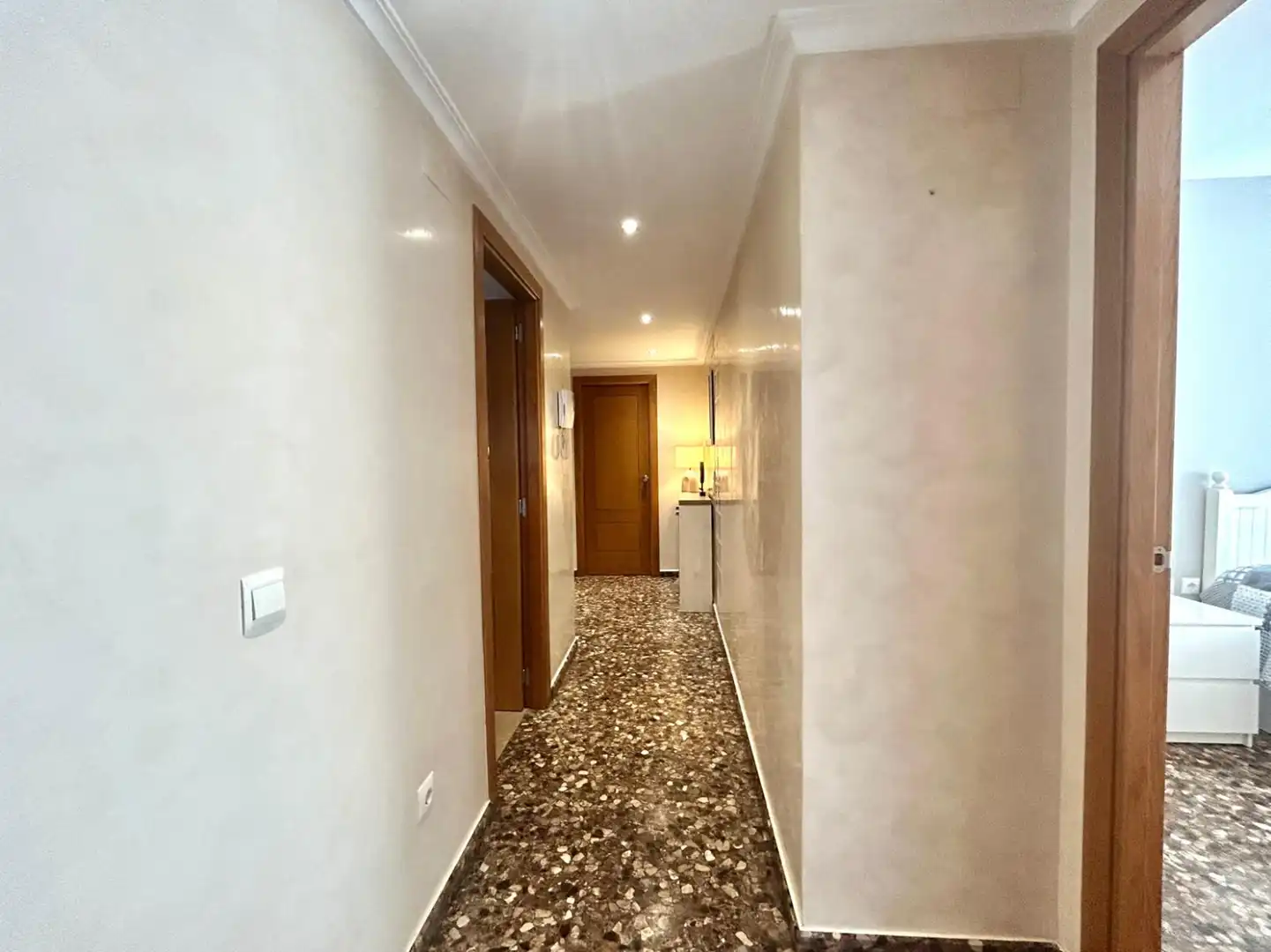 Flat for sale in Silla  with Air Conditioner, Storage room and Swimming Pool