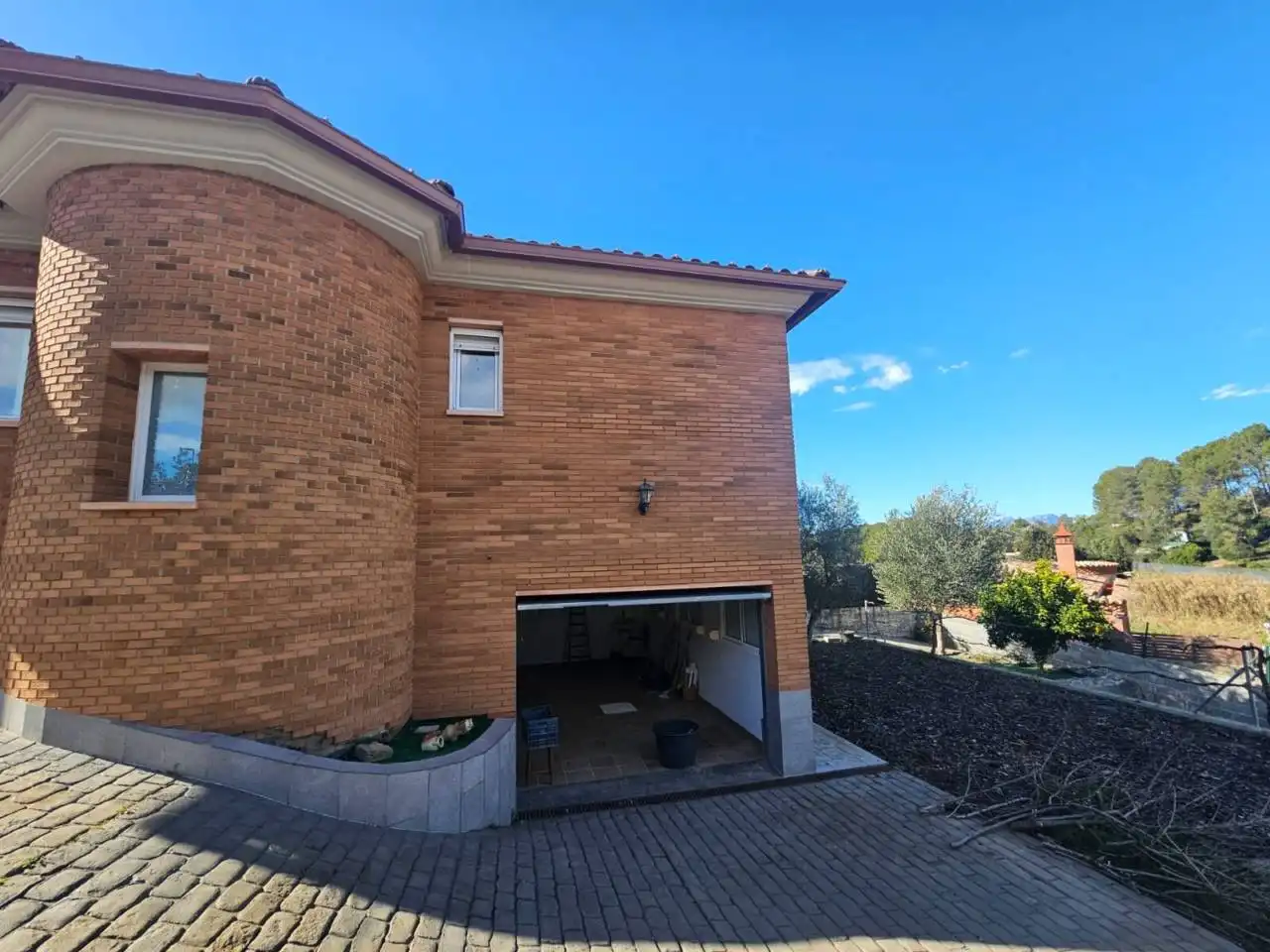 Exterior view of Houses for sale in Sant Cugat del Vallès  with Air Conditioner, Heating and Private garden