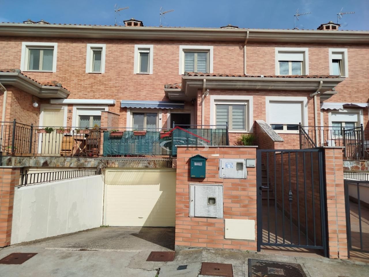 Exterior view of Single-family semi-detached for sale in Sariegos  with Heating, Private garden and Parquet flooring