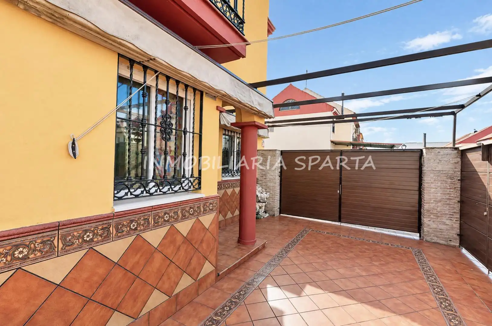 Vista exterior de Casa adosada en venda en Santiponce, Sevilla