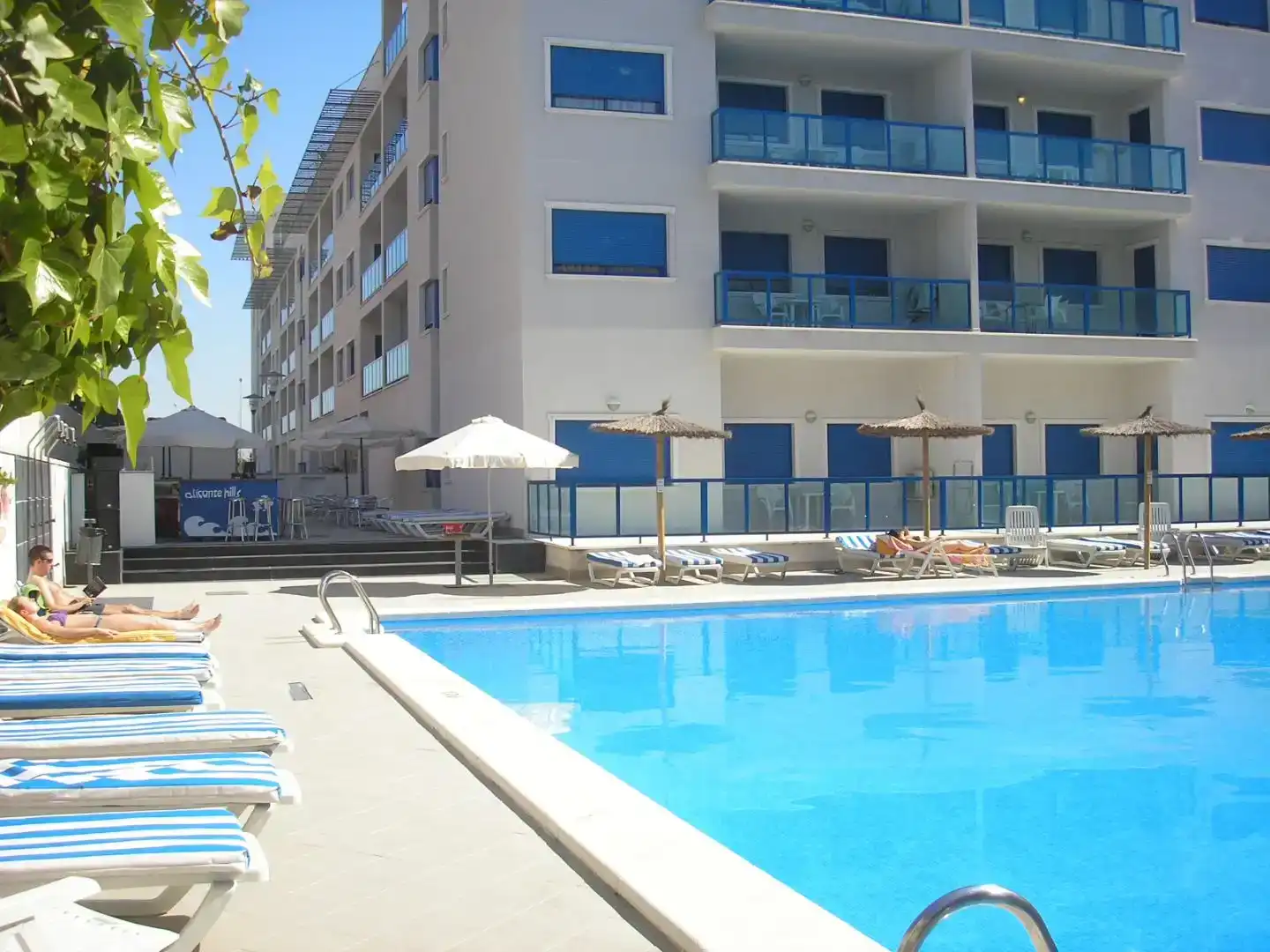 Piscina de Apartament en venda en Alicante / Alacant amb Aire condicionat, Piscina i Balcó