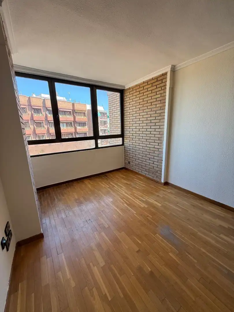 Piso de alquiler en Avenida PEREZ GALDOS, Nou Moles, L'Olivereta