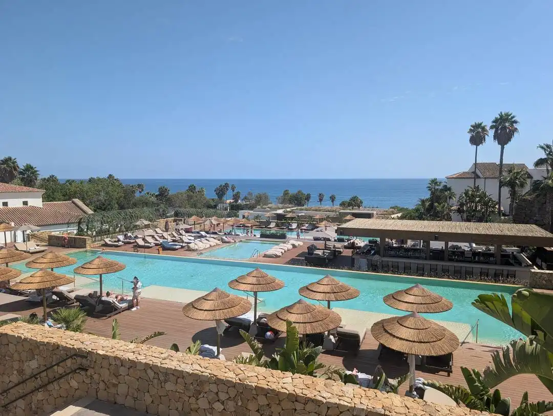 Schwimmbecken von Dachboden zum Verkauf in La Alcaidesa mit Klimaanlage, Heizung und Terrasse