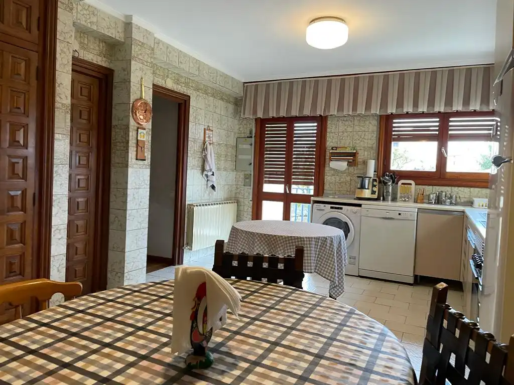 Cuina de Casa o xalet en venda en Castañares de Rioja amb Calefacció, Jardí privat i Parquet