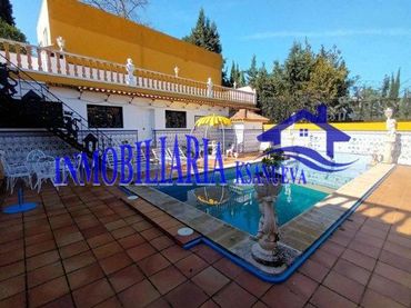 Xalet amb piscina en venda a Norte-Sierra