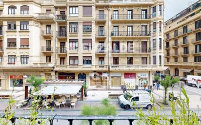 Vista exterior de Pis en venda en Donostia - San Sebastián  amb Calefacció i Balcó