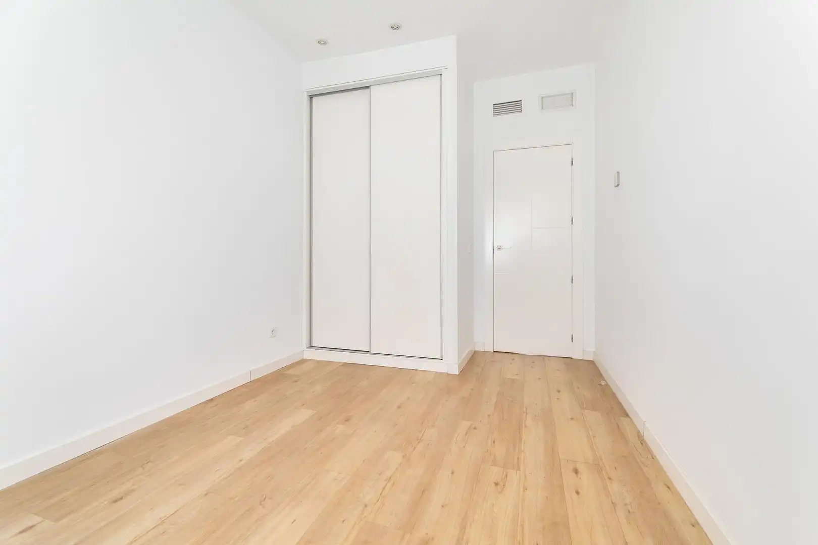 Bedroom of Flat for rent in Madrid  with Air Conditioner and Heating