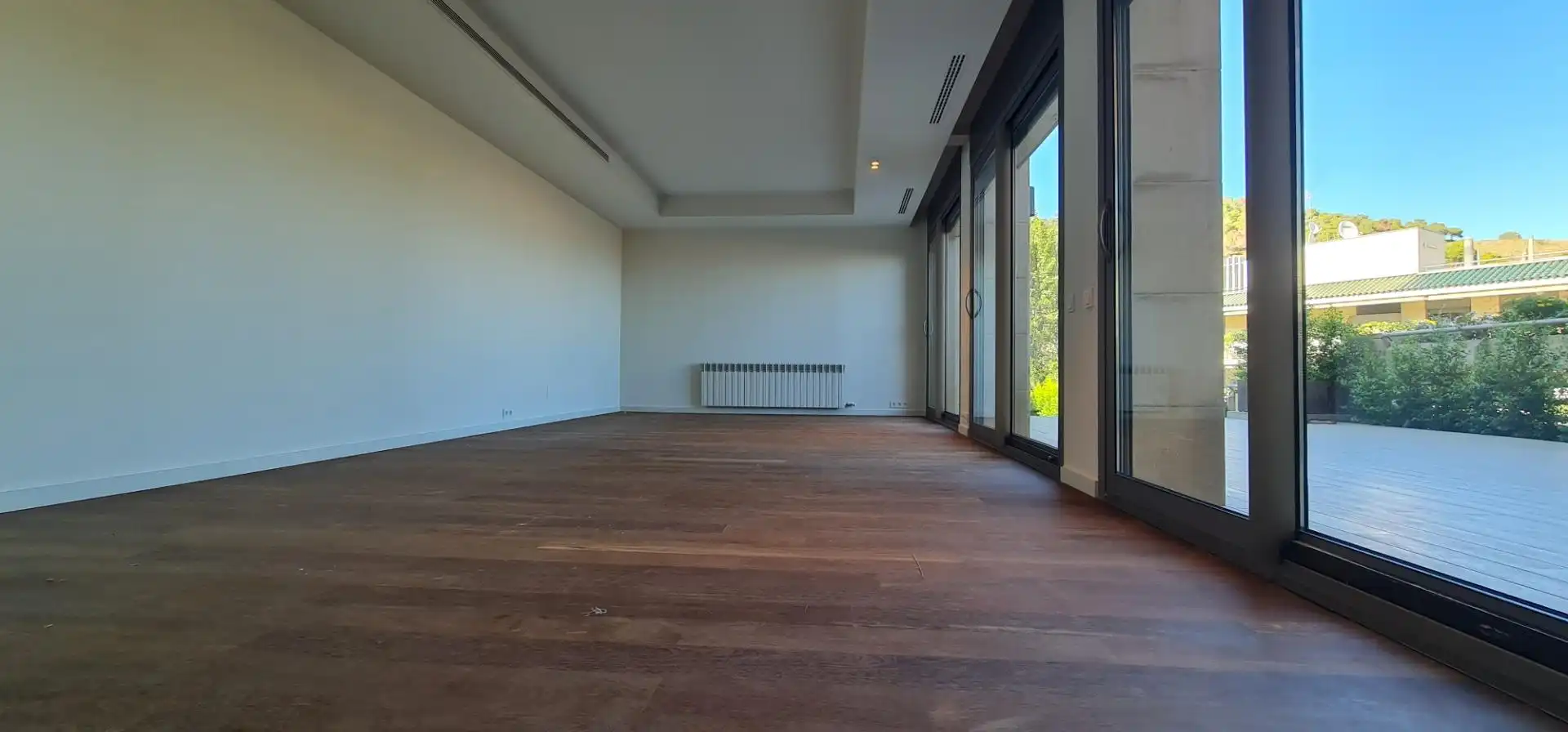 Sala d'estar de Casa adosada en venda en Barcelona amb Aire condicionat, Calefacció i Jardí privat