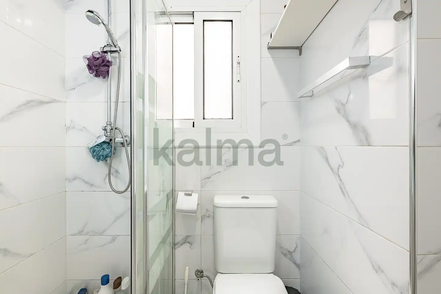 Baño de Piso en venta en Santa Coloma de Gramenet con Aire acondicionado, Calefacción y Amueblado