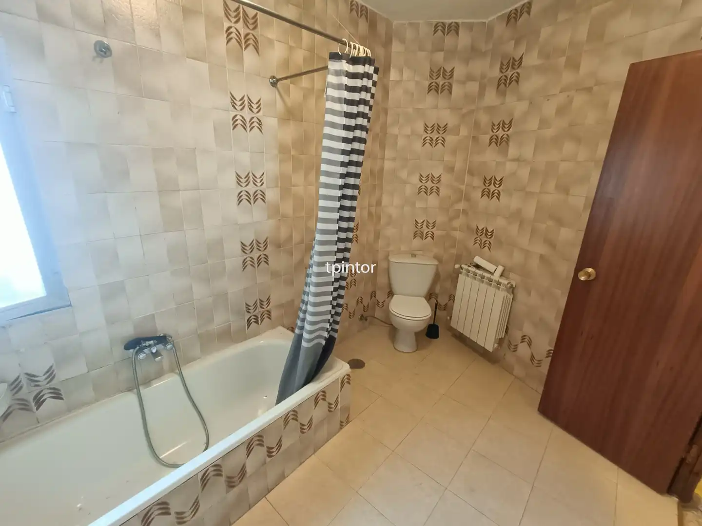 Badezimmer von Wohnung zum Verkauf in Plasencia mit Klimaanlage, Heizung und Parkett
