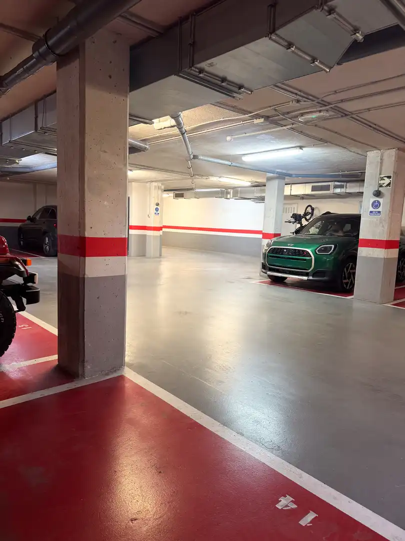 Parkplatz von Wohnung zum Verkauf in Valencia mit Klimaanlage, Abstellraum und Schwimmbad
