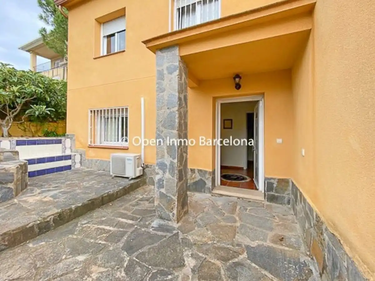 Houses for sale in Avenida MONTSENY, Mas d'En Serra - Els Cards