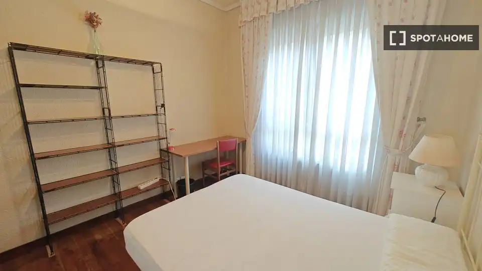 Bedroom of Flat for rent in Bilbao   with Air Conditioner, Heating and Furnished