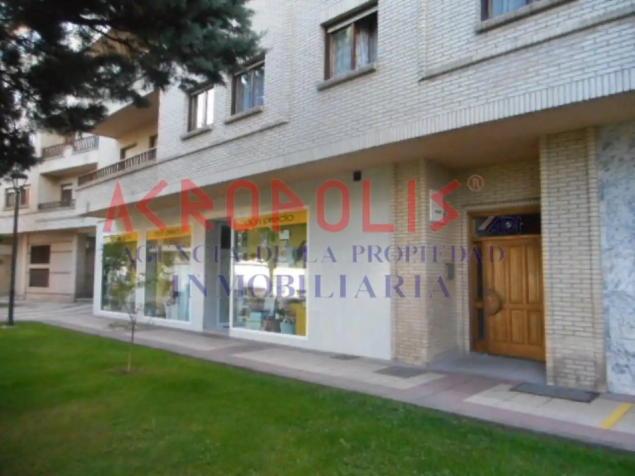 Commercial properties for rent in La Robla 