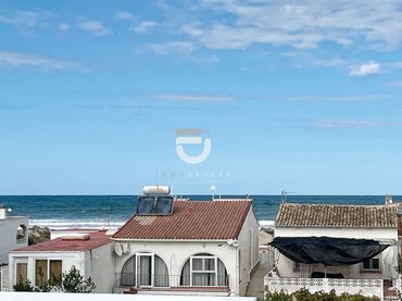 Casa con balcón en venta en Oliva Nova