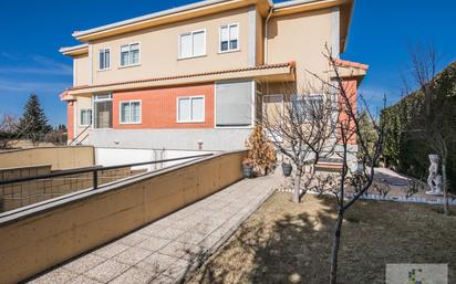 Vista exterior de Casa o xalet en venda en Ávila Capital