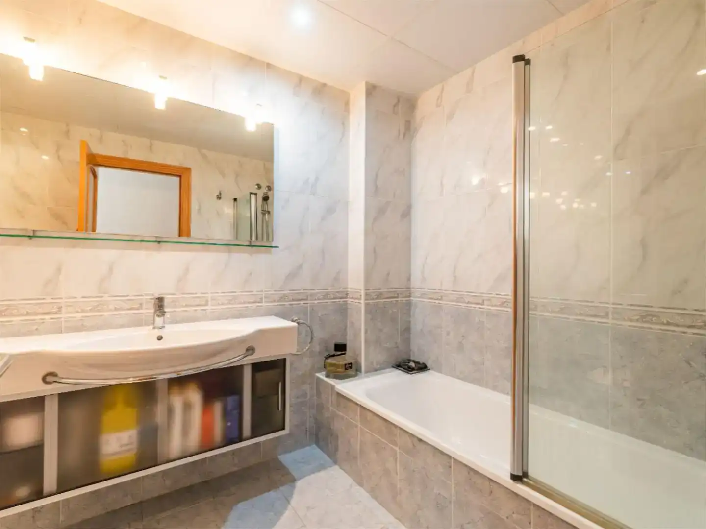 Bathroom of Houses for sale in Roda de Berà  with Swimming Pool and Balcony