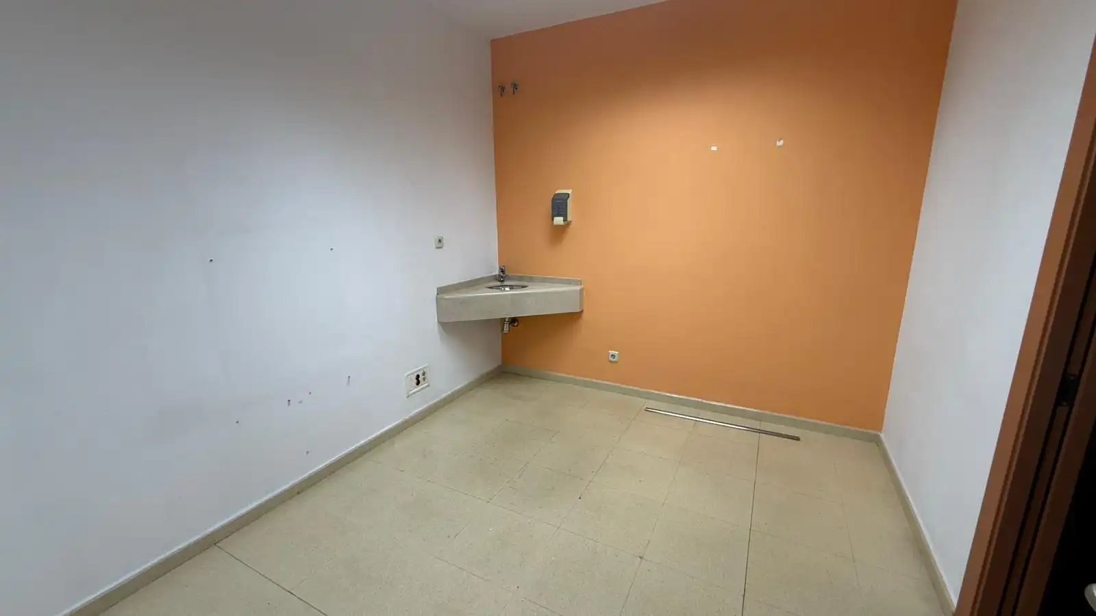 Commercial properties for rent in Almería  with Air Conditioner, Furnished and Alarm