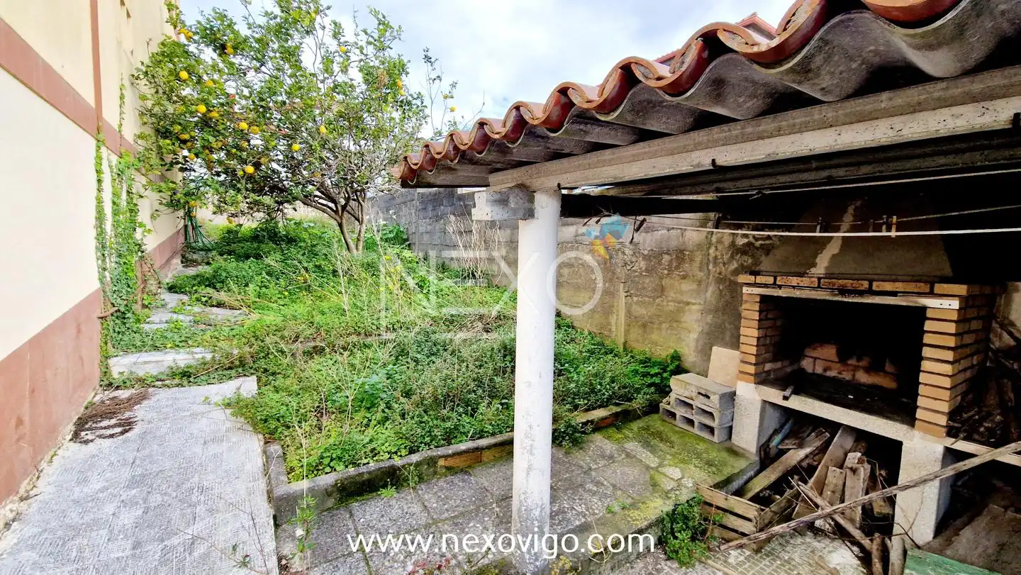 Casa o xalet en venda en Cangas  amb Calefacció, Jardí privat i Parquet
