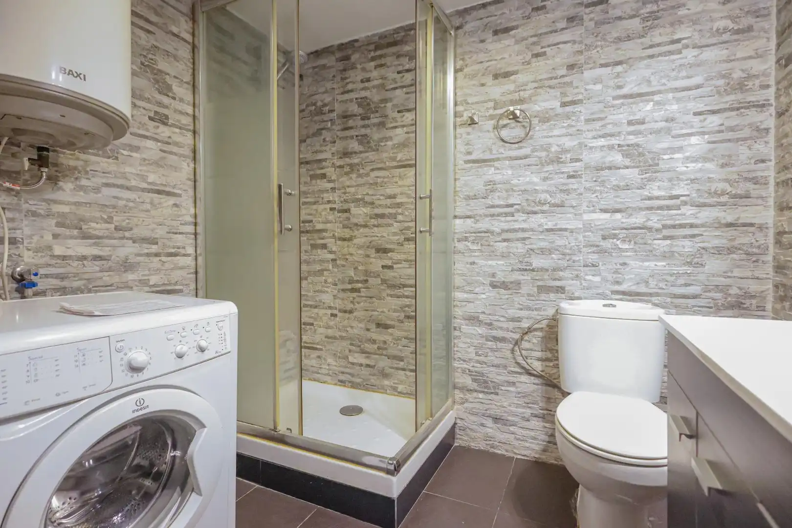 Baño de Estudio en venta en Madrid con Aire acondicionado, Calefacción y Amueblado