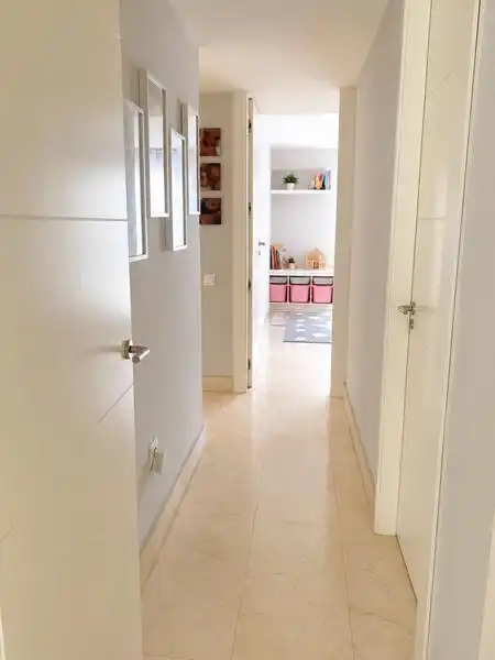 Wohnung zum Verkauf in Manilva mit Klimaanlage, Heizung und Privatgarten