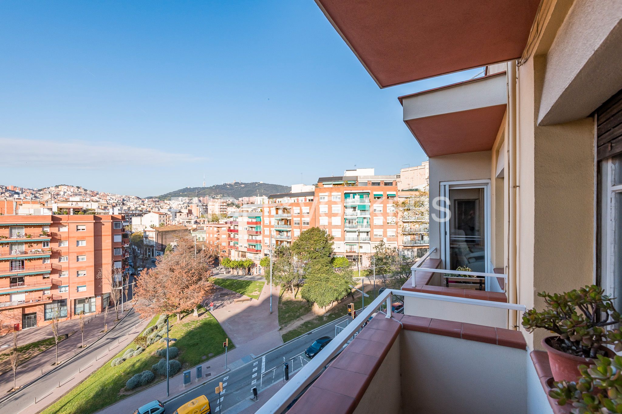 Exterior view of Apartment for sale in  Barcelona Capital  with Air Conditioner, Heating and Balcony