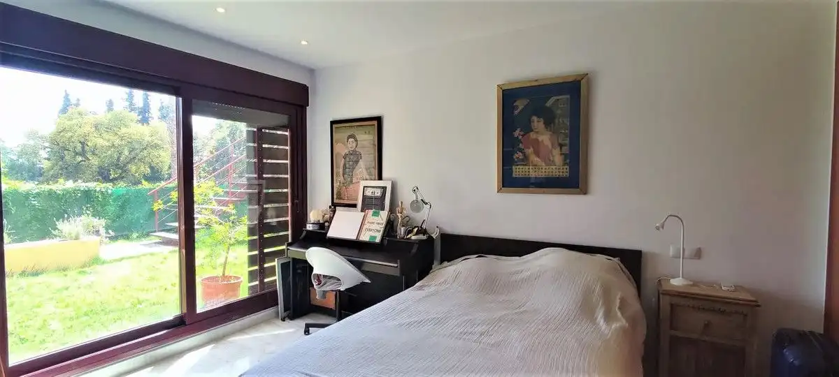 Schlafzimmer von Haus oder Chalet zum Verkauf in Benahavís mit Klimaanlage, Heizung und Privatgarten