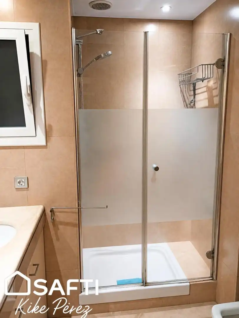 Baño de Piso en venta en Nou Barris