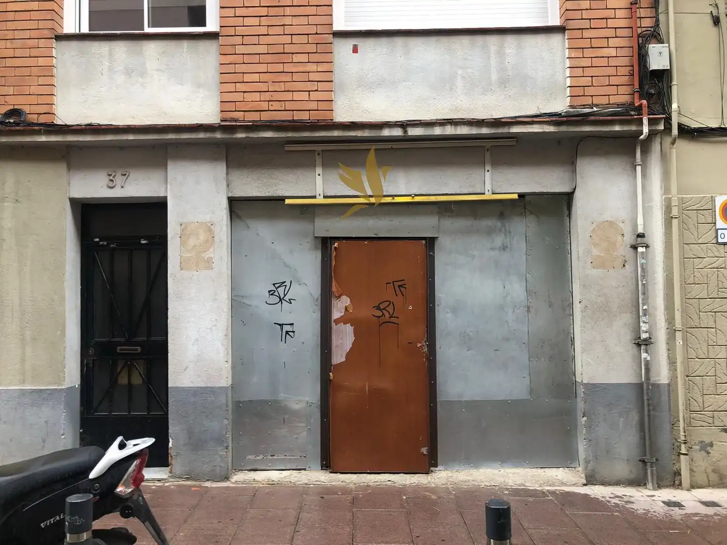 Vista exterior de Local en venda en Población de Arroyo