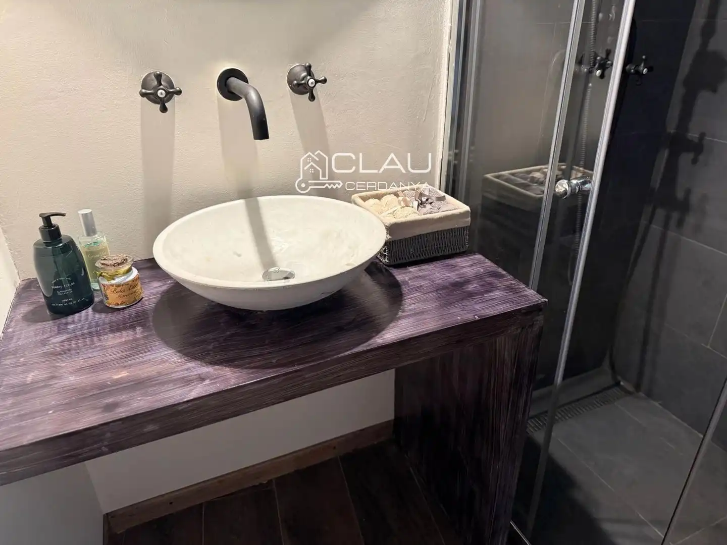 Bathroom of Houses for rent in Fontanals de Cerdanya  with Heating, Parquet flooring and Storage room