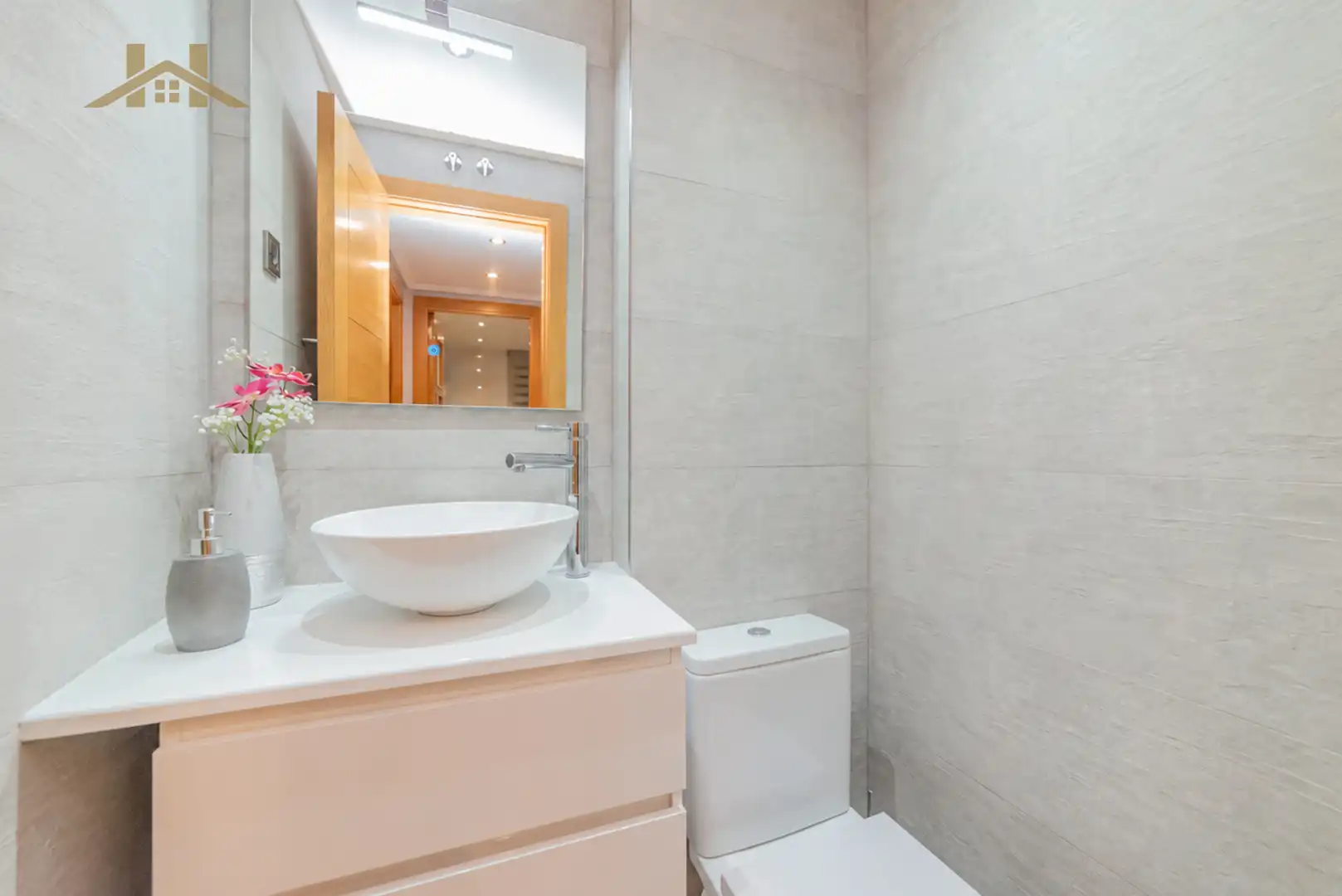 Bathroom of Flat for sale in Valdemoro  with Air Conditioner, Heating and Parquet flooring